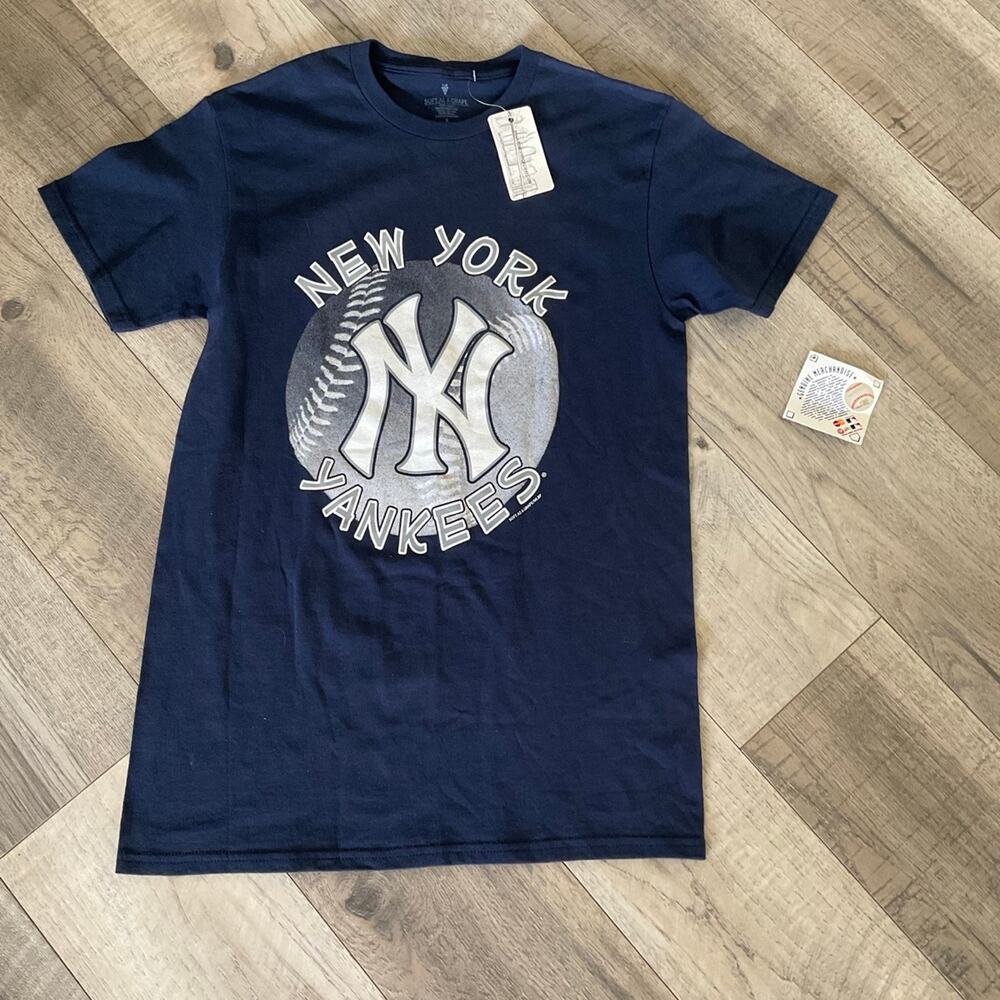New York Yankees licensed t shirt size‎ small nwt